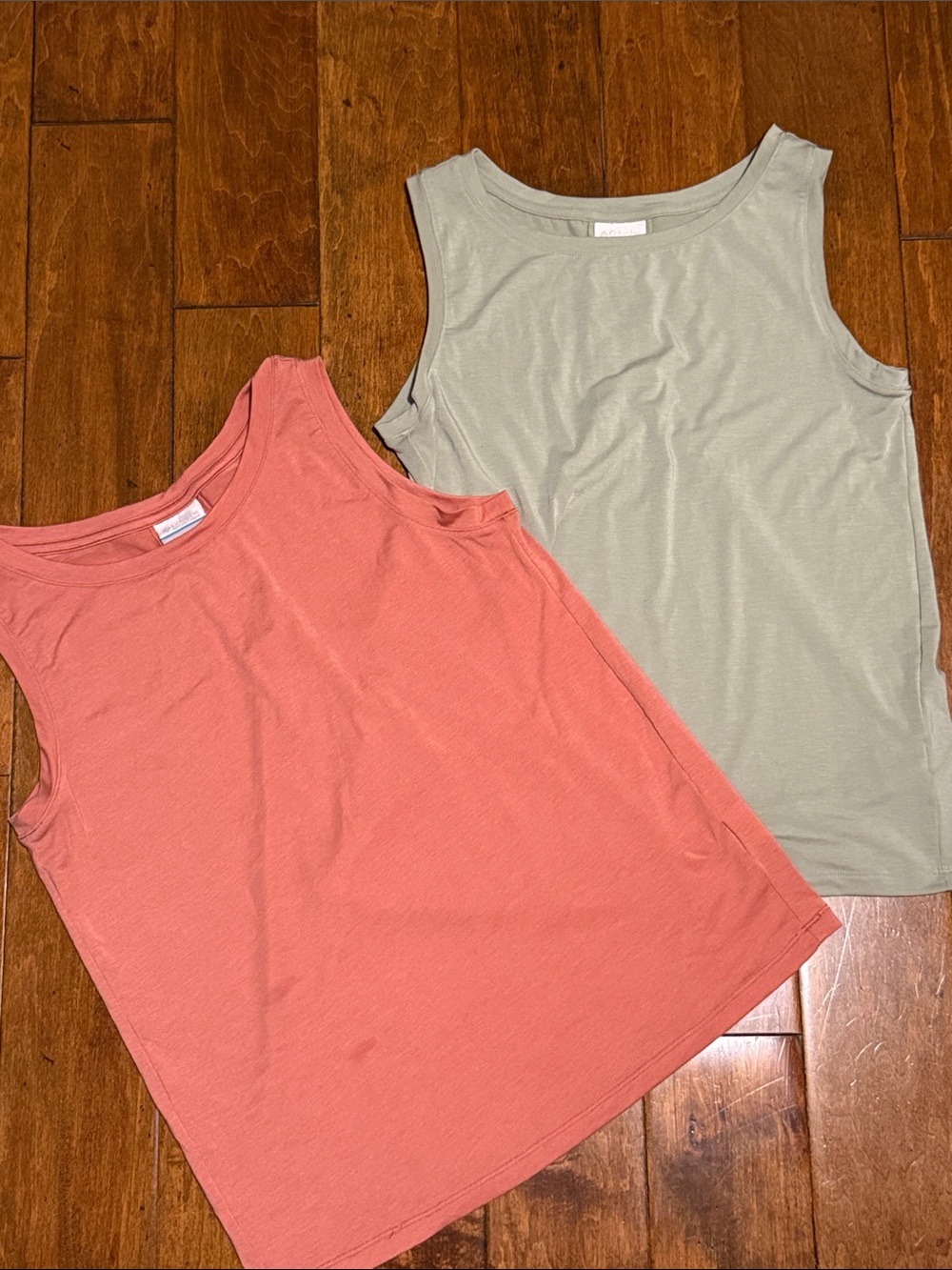 Columbia Two Women's Tank Tops in Coral and Sage NWOT Pleated Back Size XS